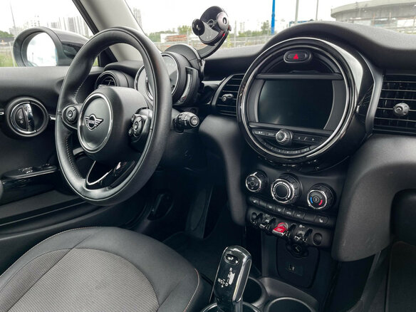 2020 Mini Hatch Cooper III (F55/F56) Рестайлинг, серебристый - вид 8