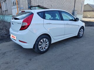 2015 Hyundai Solaris I Рестайлинг, серебристый, 845000 рублей, вид 4