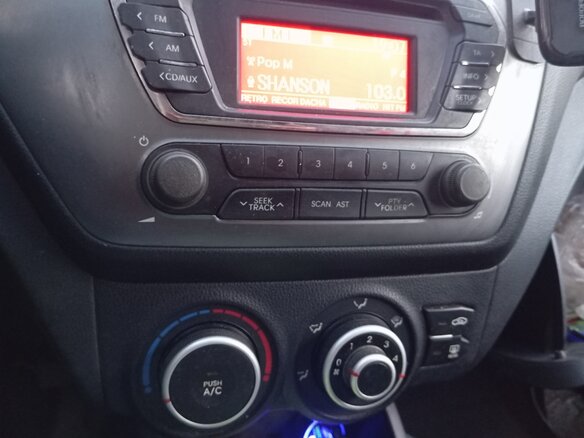 2012 Kia Rio 4-speed III, белый, 700000 рублей - вид 8