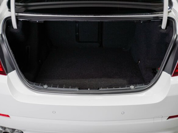 2010 BMW 5 серии 523i VI (F10/F11/F07), белый, 1900000 рублей - вид 24