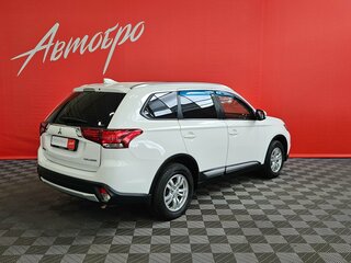 2017 Mitsubishi Outlander III Рестайлинг 2, белый, 1830000 рублей, вид 5