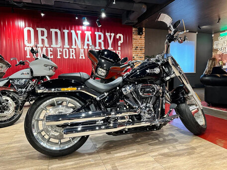 2024 Harley-Davidson Fat Boy, зелёный, 3350000 рублей, вид 3