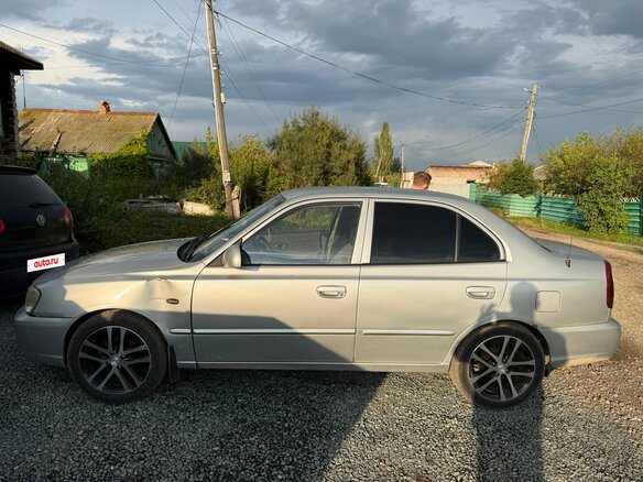 2004 Hyundai Accent ТагАЗ II, серебристый, 330000 рублей - вид 4