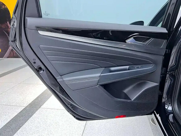 2023 Volkswagen Passat B8 Рестайлинг, чёрный, 1890020 рублей - вид 10