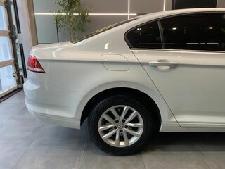 2016 Volkswagen Passat B8, белый, 1679000 рублей, вид 4