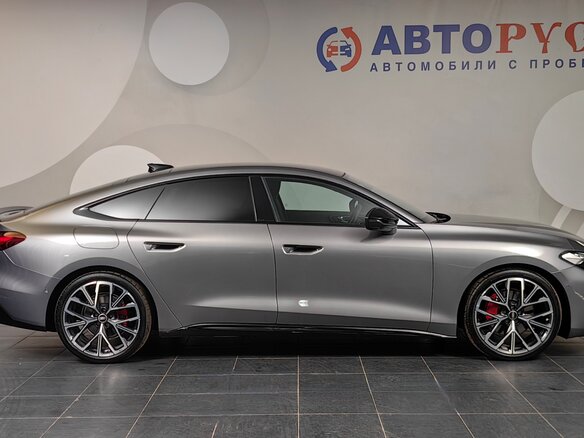 2026 Audi A5 L Sportback III (B10), серый, 6095000 рублей - вид 3