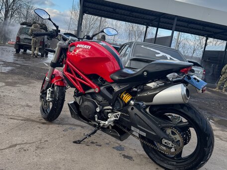 2012 Ducati Monster 696, красный, 520000 рублей, вид 2