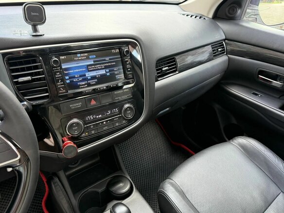 2016 Mitsubishi Outlander III Рестайлинг 2, белый, 2130000 рублей - вид 27