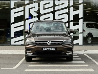 2017 Volkswagen Tiguan II, коричневый, 2349000 рублей, вид 3