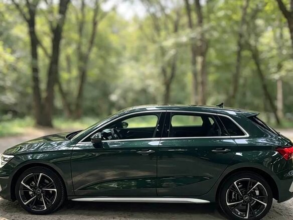 2023 Audi A3 Sportback 35 TFSI IV (8Y), зелёный, 2100000 рублей - вид 3