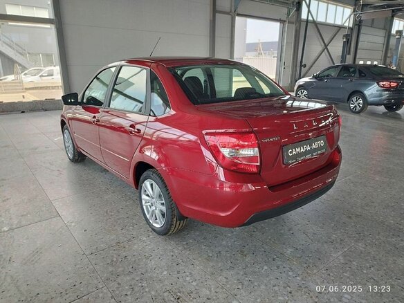 2026 Lada (ВАЗ) Granta I Рестайлинг, красный - вид 5