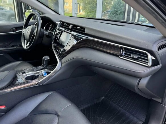 2021 Toyota Camry VIII (XV70), чёрный, 2335000 рублей - вид 10