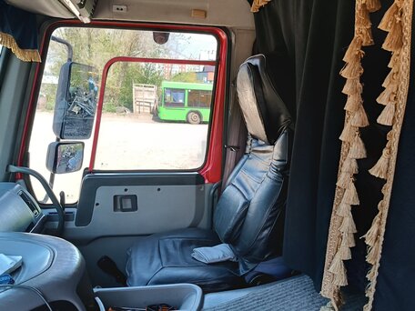 2007 Sinotruk Howo ZZ3327, красный, 2100000 рублей, вид 5