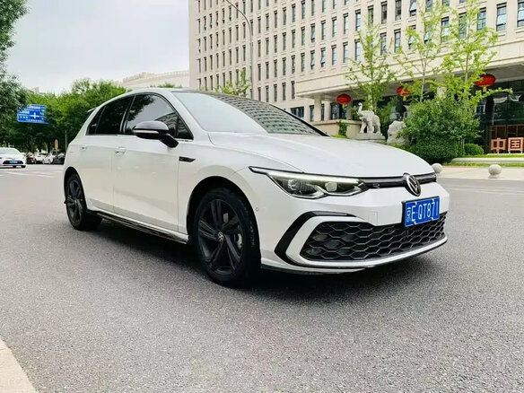 2024 Volkswagen Golf VIII, белый, 1920007 рублей