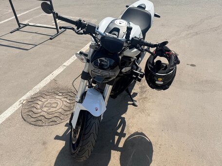 2011 Ducati Monster 696, белый, 480000 рублей, вид 1