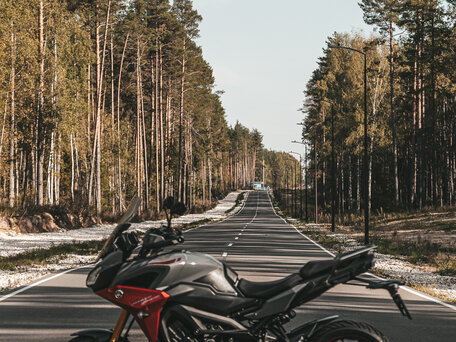 2018 Yamaha MT-09 Tracer (FJ-09), серый, 985000 рублей, вид 2