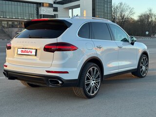 2016 Porsche Cayenne II Рестайлинг (958), белый, 3300000 рублей, вид 4