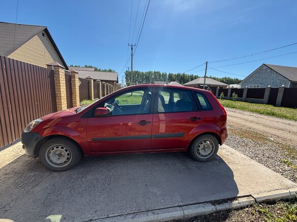 2006 Ford Fiesta Mk5, красный - вид 3