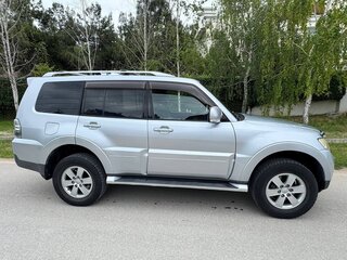 2007 Mitsubishi Pajero IV, серебристый, 1650000 рублей, вид 4
