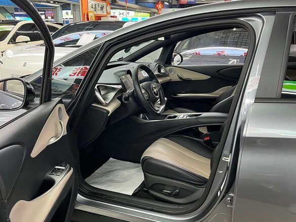2021 BYD Dolphin 44.9 kWh I, серебристый, 1200000 рублей - вид 4