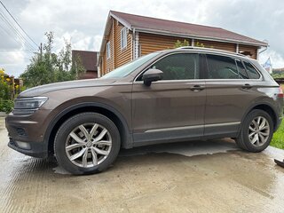 2017 Volkswagen Tiguan II, коричневый, 2000000 рублей, вид 3