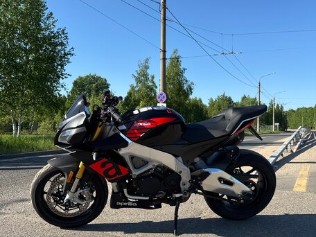 2018 Aprilia Tuono V4, чёрный, 990000 рублей, вид 5