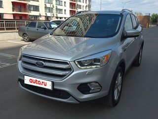 2017 Ford Kuga II Рестайлинг, серебристый, 1680000 рублей, вид 1