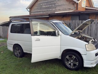 2001 Honda Stepwgn I Рестайлинг, белый, 450000 рублей, вид 1