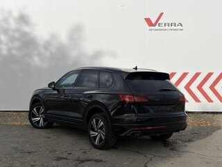 2018 Volkswagen Touareg III, коричневый, 3520000 рублей, вид 4