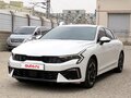 2023 Kia K5 III Рестайлинг, белый - вид 1