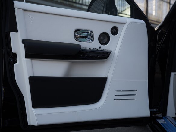 2026 Rolls-Royce Phantom Extended VIII Рестайлинг (Series II), чёрный, 86000000 рублей - вид 17