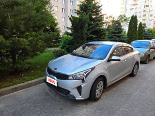 2021 Kia Rio IV Рестайлинг, серый, 1880000 рублей, вид 1