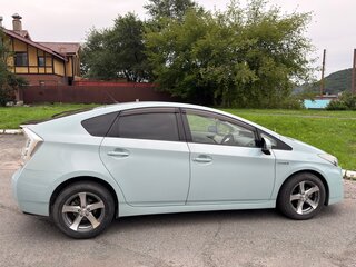 2010 Toyota Prius III (XW30), зелёный, 880000 рублей, вид 3