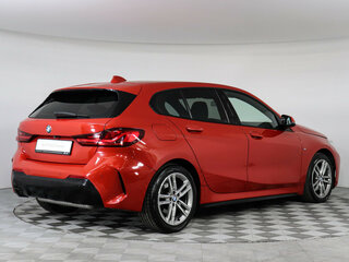 2019 BMW 1 серии 118i III (F40), красный, 2117000 рублей, вид 2