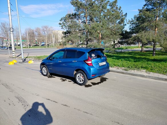 2019 Nissan Note e-Power II Рестайлинг, синий, 1500000 рублей - вид 4