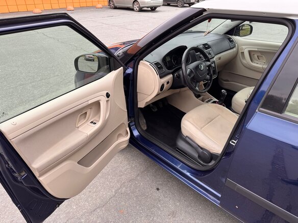 2011 Skoda Fabia II Рестайлинг, синий, 380000 рублей - вид 8