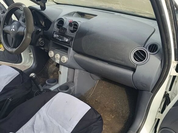 2008 Mitsubishi Colt CZ1 VI (Z30) Рестайлинг, белый, 280000 рублей - вид 7