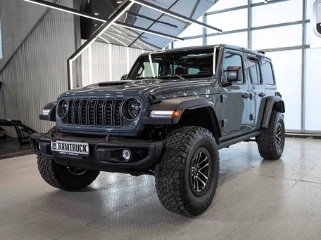 2025 Jeep Wrangler IV (JL) Рестайлинг, серый, 16956532 рублей, вид 4