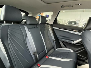 2026 Geely Atlas II, серебристый, 3970990 рублей, вид 5