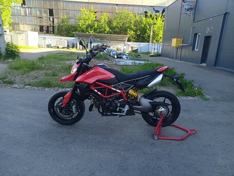 2020 Ducati Hypermotard, красный, 1150000 рублей, вид 3
