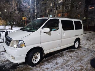 2001 Toyota Granvia I, белый, 1300000 рублей, вид 1