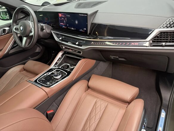 2025 BMW X6 40i III (G06) Рестайлинг, серый, 15850000 рублей - вид 19