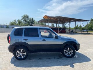 2011 Chevrolet Niva I Рестайлинг, серый, 300000 рублей, вид 4