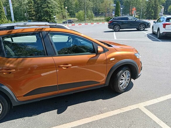 2022 Dacia Sandero Stepway III Рестайлинг, коричневый, 1323000 рублей - вид 11