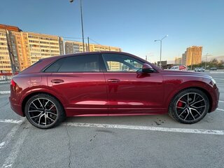 2020 Audi Q8 55 TFSI I (4M), красный, 9650000 рублей, вид 5