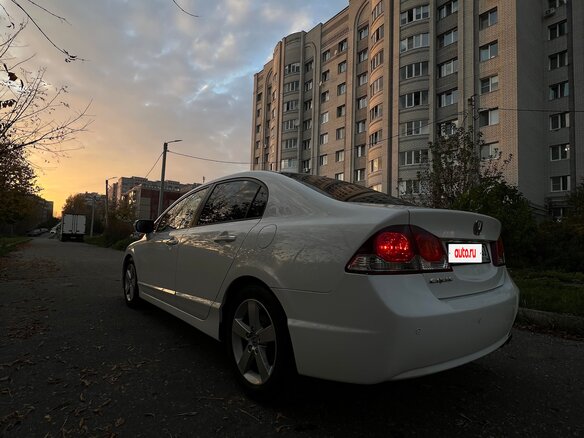 2010 Honda Civic VIII Рестайлинг, белый, 915000 рублей - вид 5