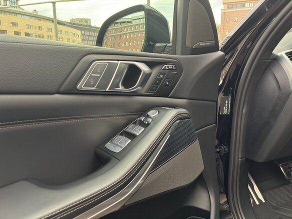 2022 BMW X7 40d I (G07), чёрный, 9900000 рублей - вид 20