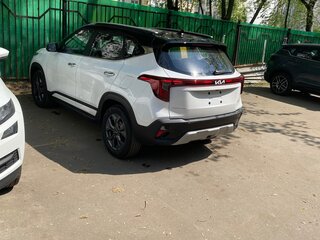 2024 Kia Seltos I Рестайлинг, белый, 2750000 рублей, вид 3