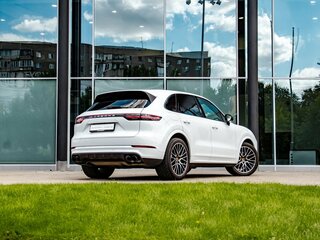 2019 Porsche Cayenne III, белый, 6000000 рублей, вид 2