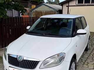2011 Skoda Fabia II Рестайлинг, белый, 800000 рублей, вид 2